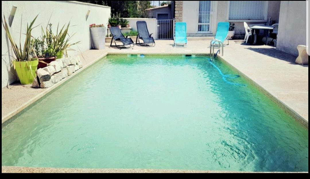 Suite Parentale Avec Petit Sejour Et Piscine Карпентра Екстериор снимка