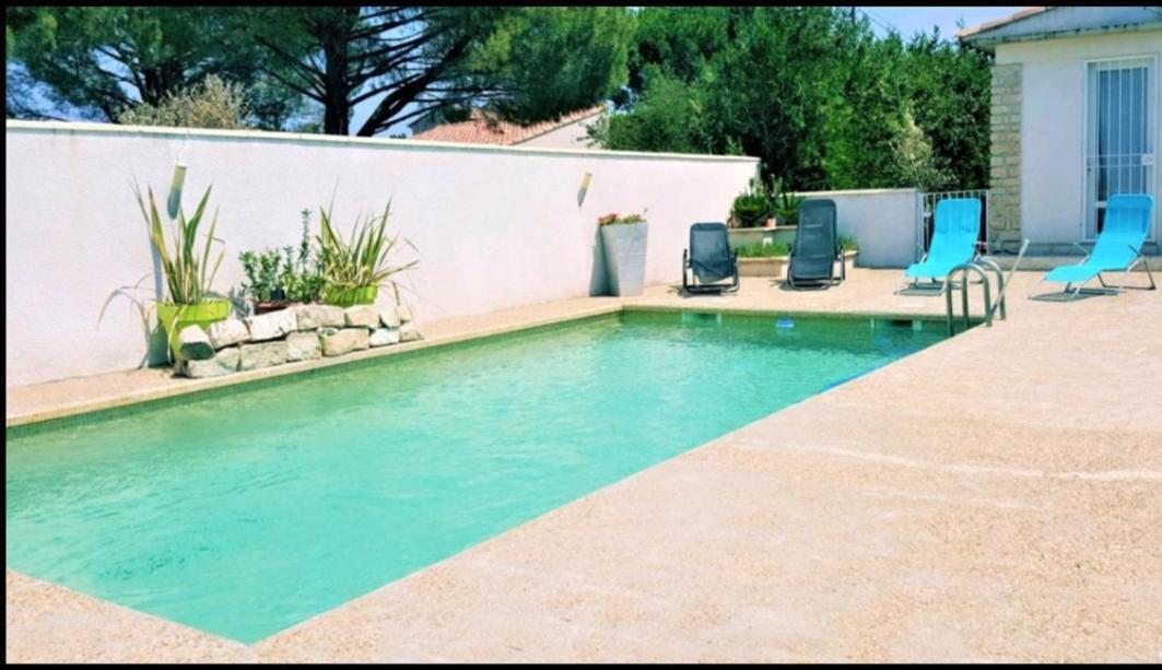 Suite Parentale Avec Petit Sejour Et Piscine Карпентра Екстериор снимка